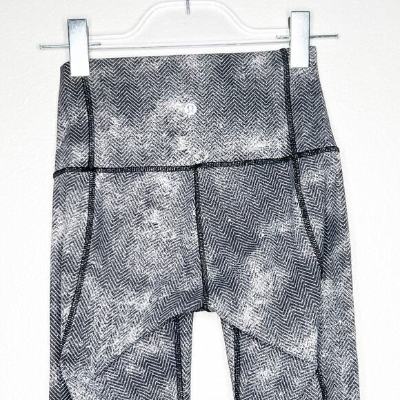 LULULEMON Essential Rhythm Crop Tight Pant Mid Rise Diffusion White Black Size 4 - Picture 11 of 13